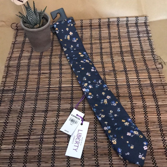 NWT Express Tie - Picture 2 of 3